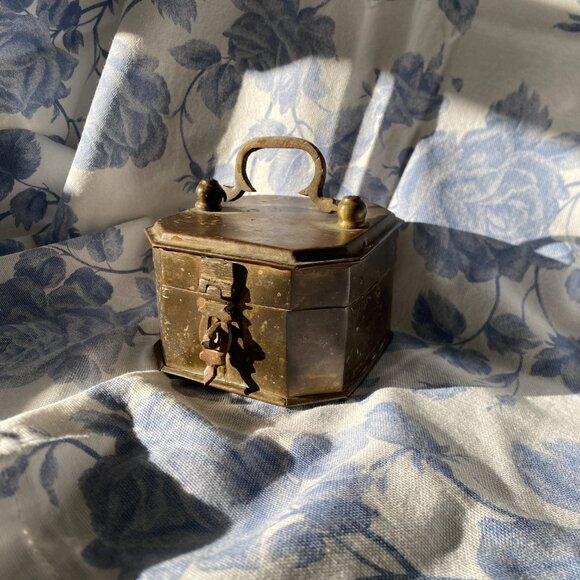 Vintage Solid Brass Trinket Box with Handle Small Storage / Keepsake Organizer - Picture 5 of 10